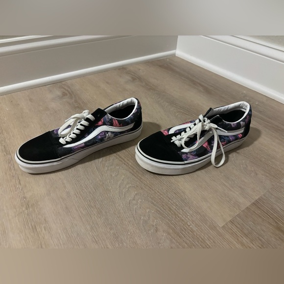 Vans - Picture 2 of 4
